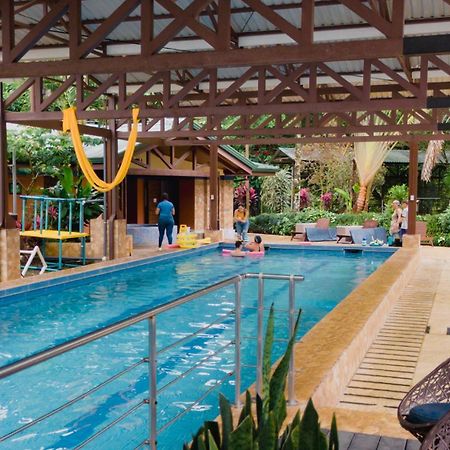 Avita Lodge Quesada  Buitenkant foto