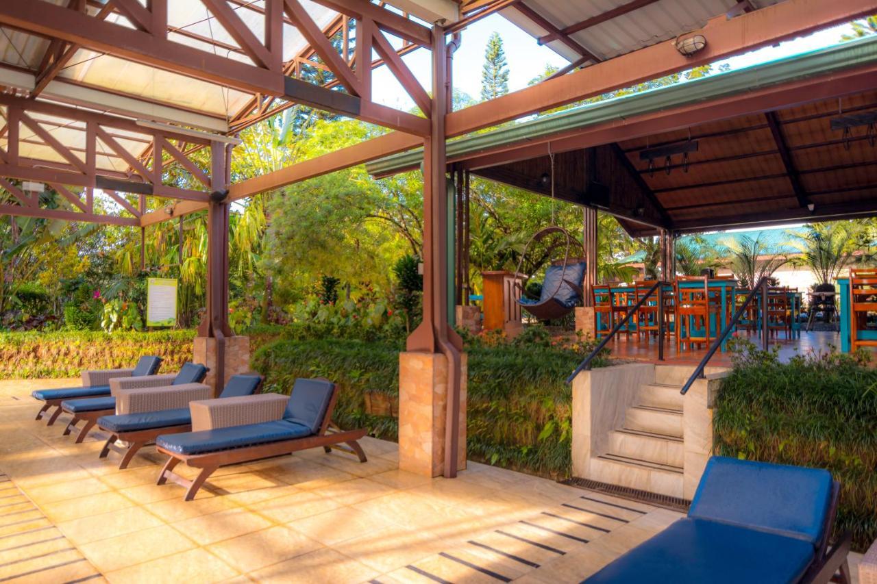 Avita Lodge Quesada  Buitenkant foto