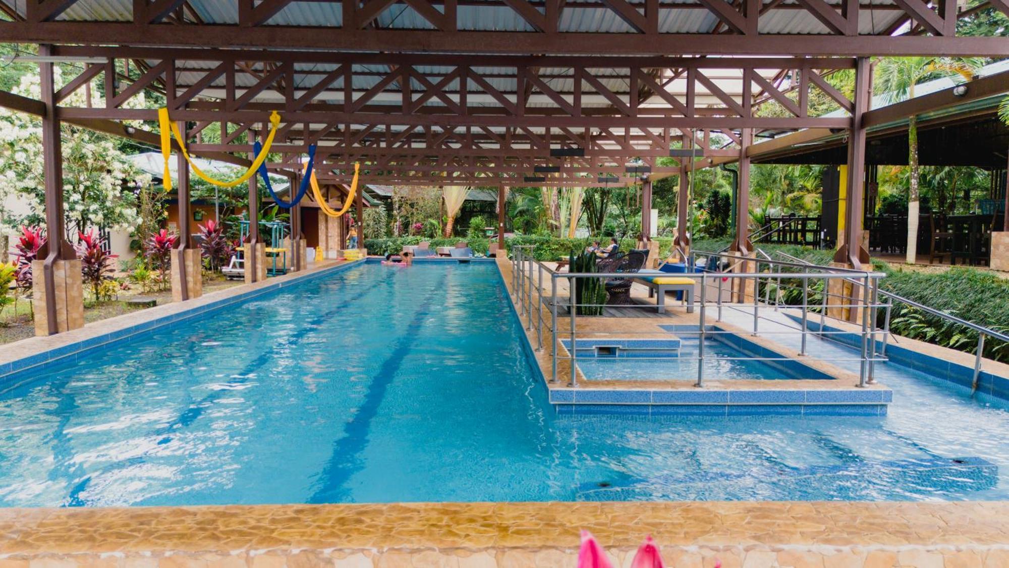 Avita Lodge Quesada  Buitenkant foto