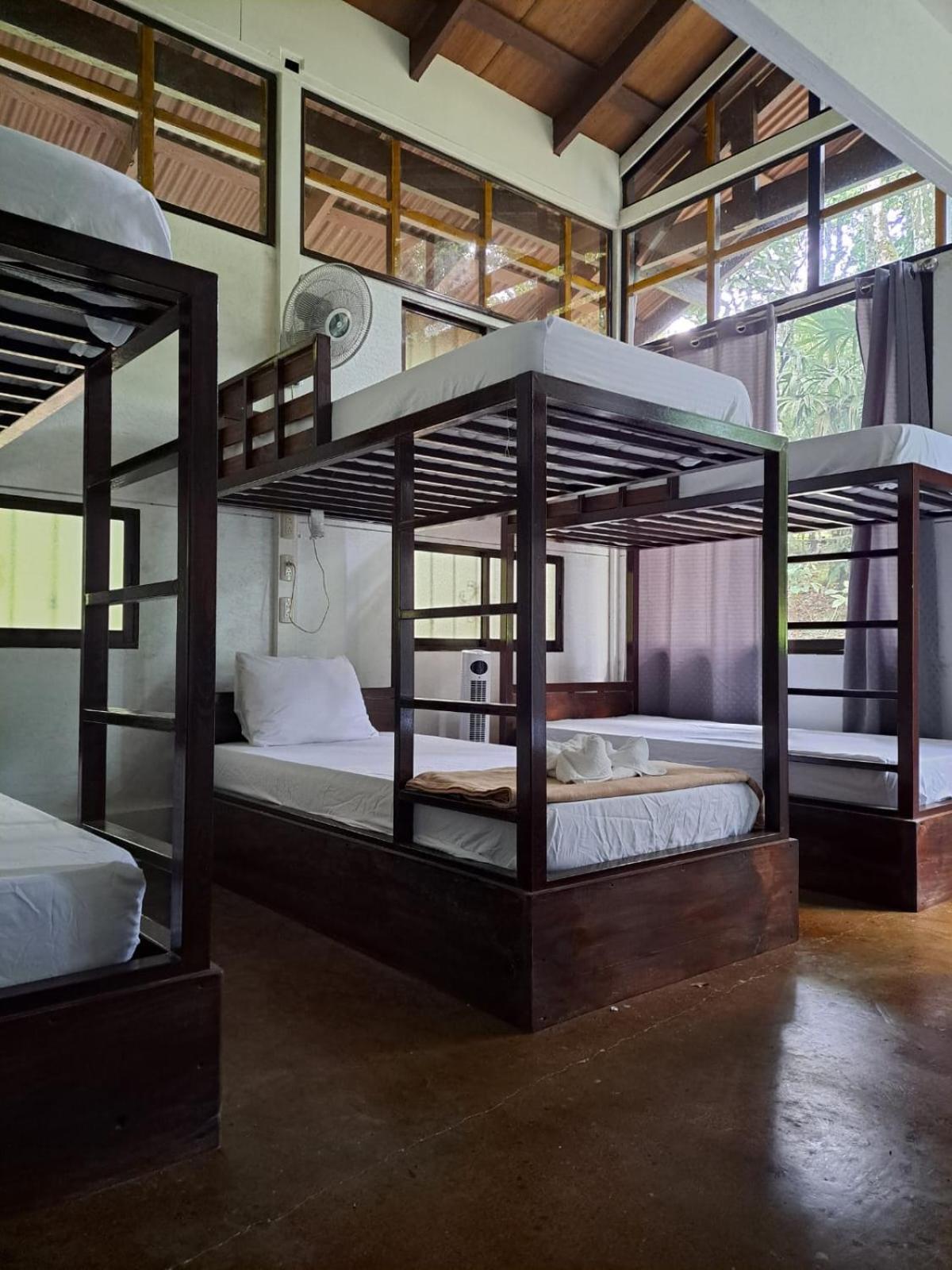 Avita Lodge Quesada  Buitenkant foto