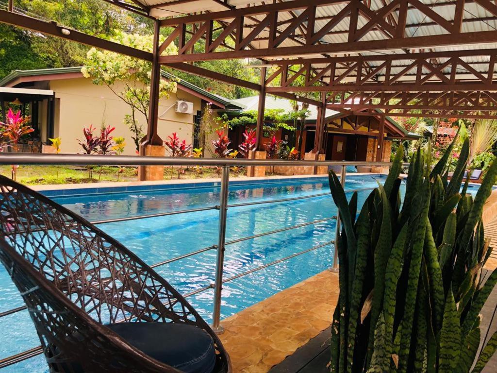 Avita Lodge Quesada  Buitenkant foto