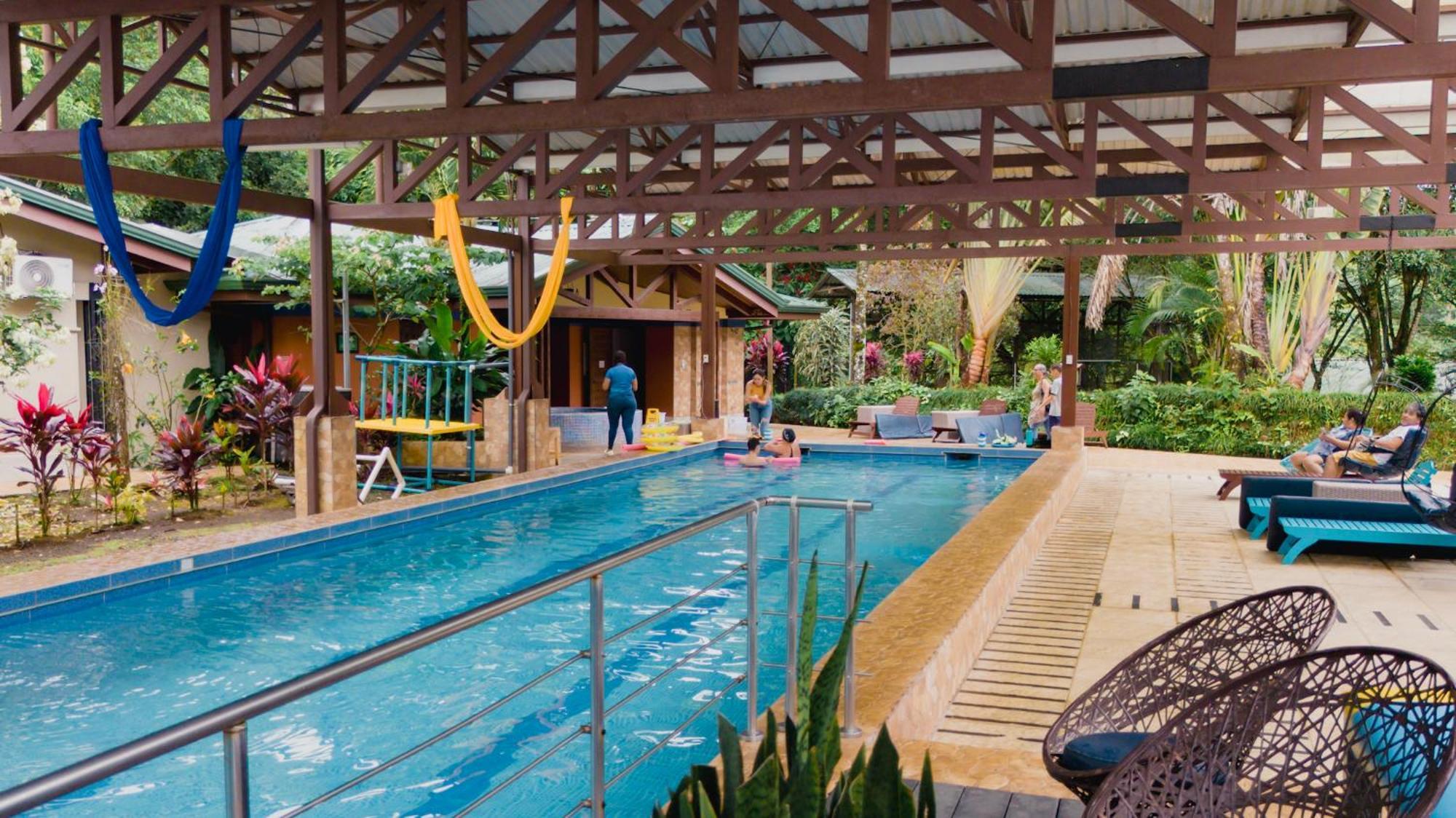 Avita Lodge Quesada  Buitenkant foto