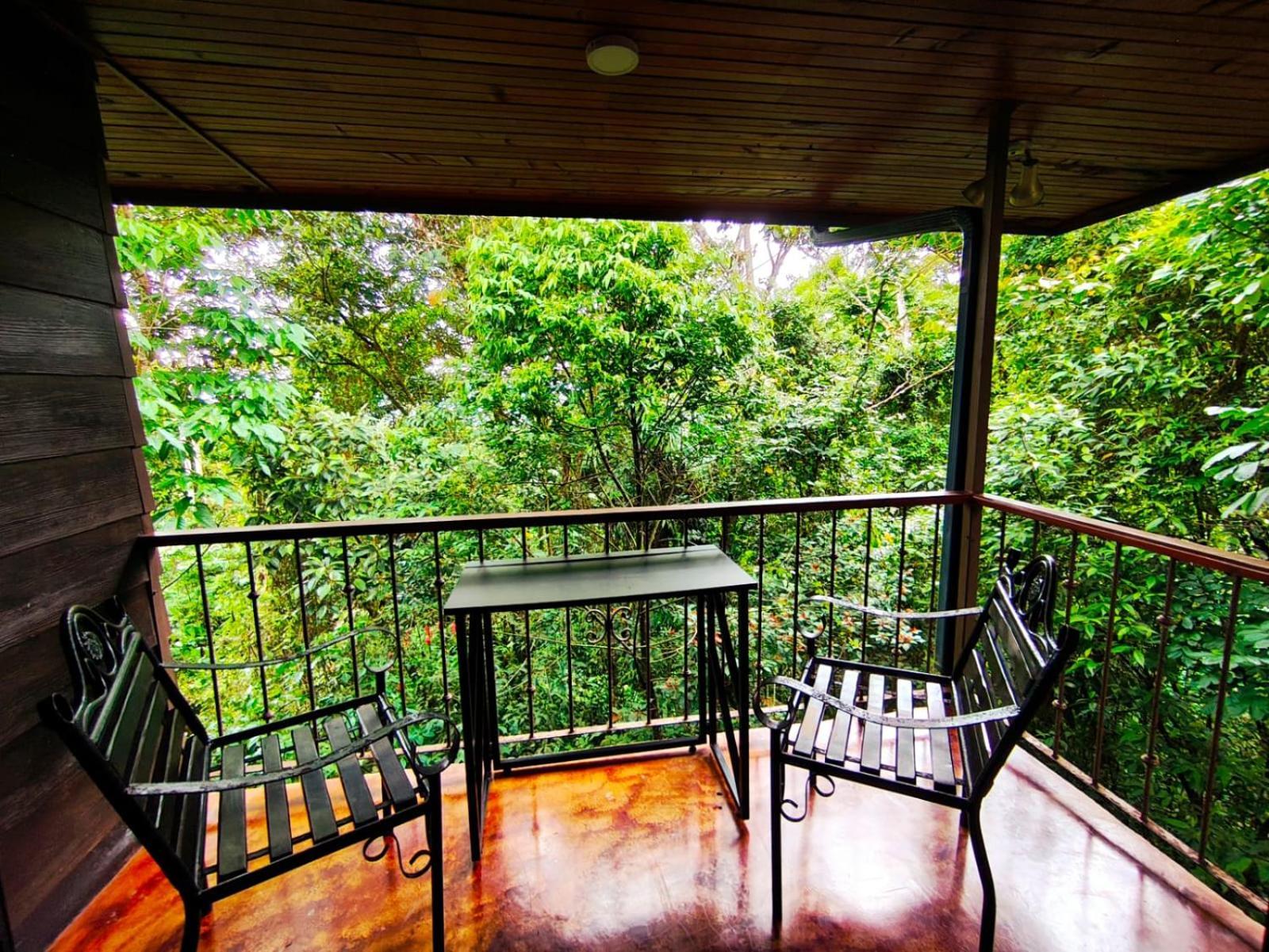 Avita Lodge Quesada  Buitenkant foto
