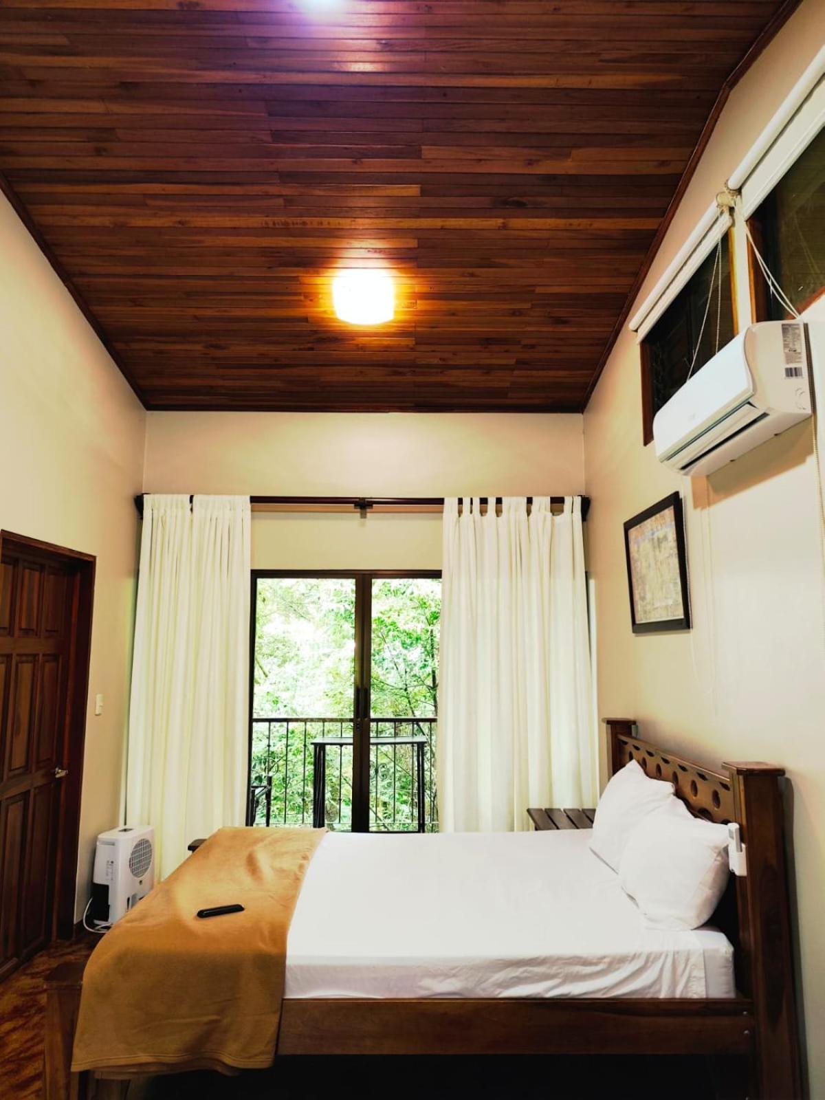 Avita Lodge Quesada  Buitenkant foto