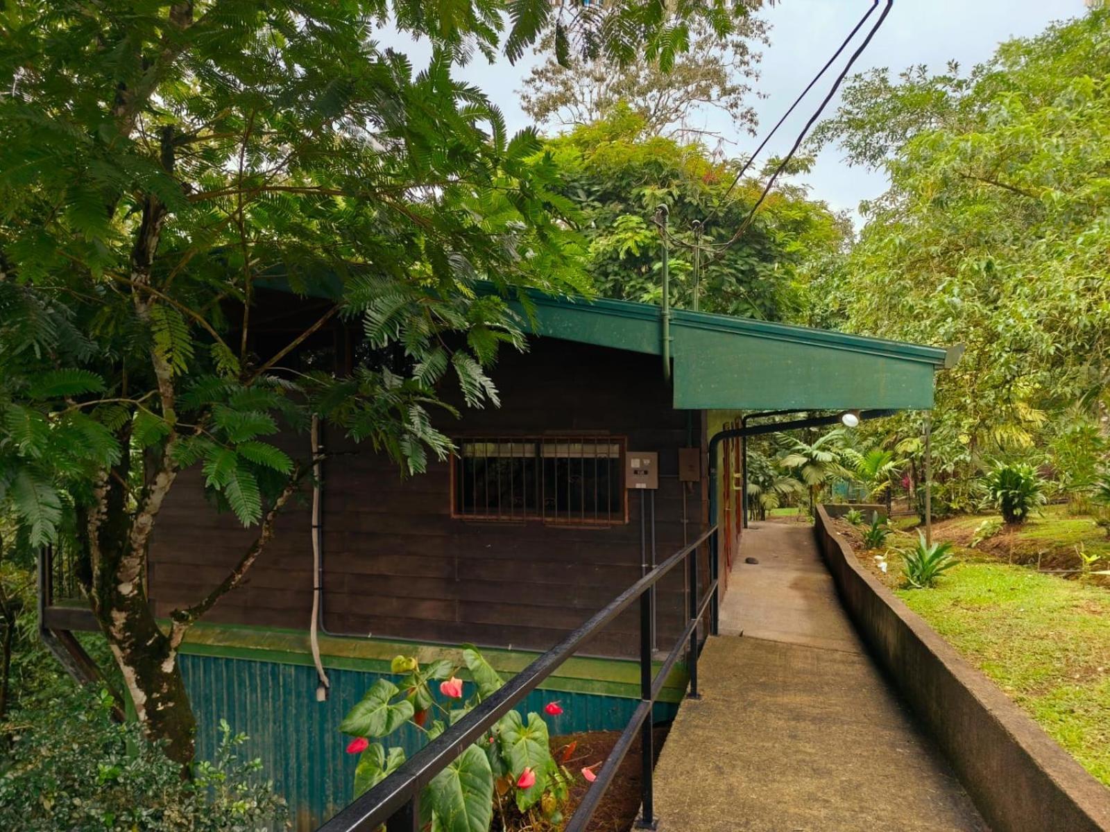Avita Lodge Quesada  Buitenkant foto