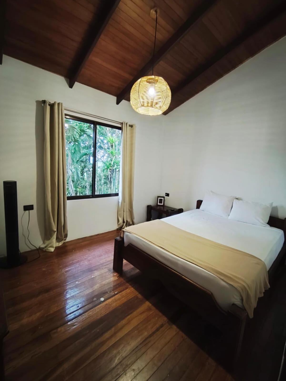 Avita Lodge Quesada  Buitenkant foto