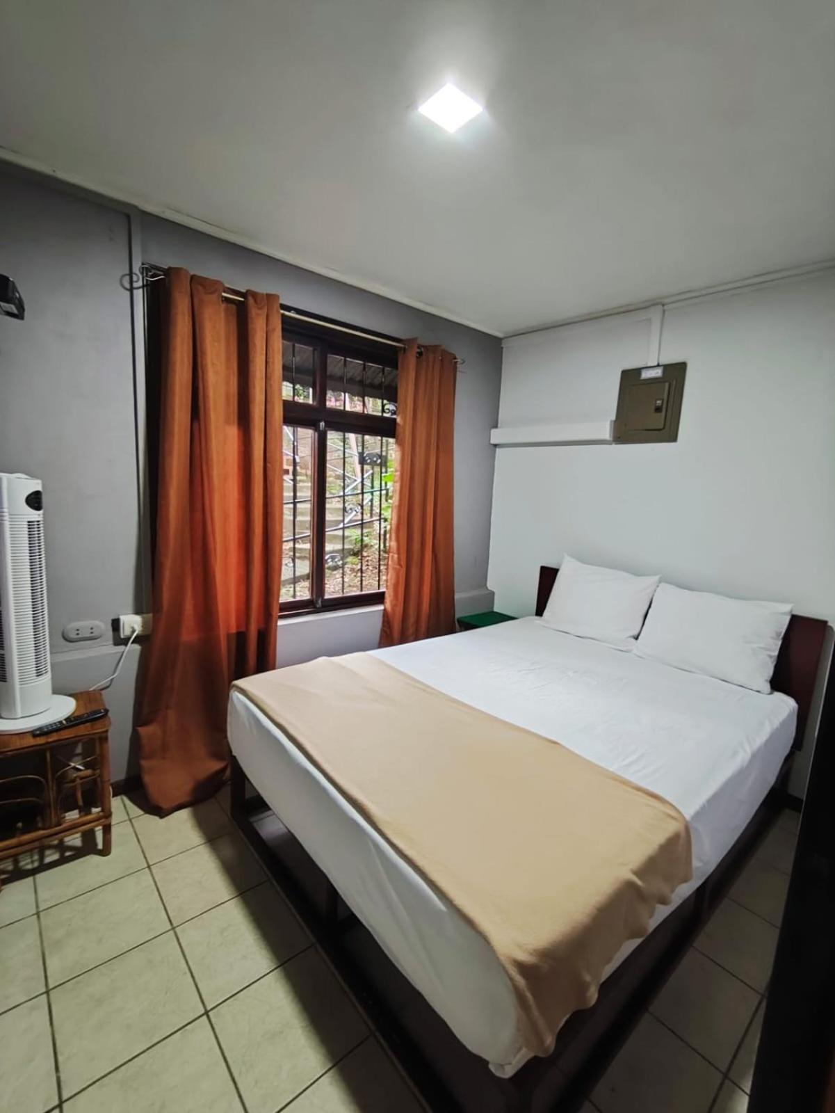 Avita Lodge Quesada  Buitenkant foto